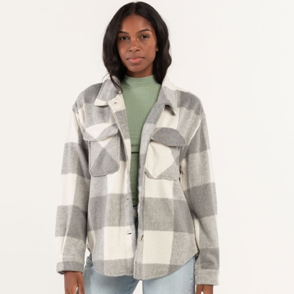 NWOT LOVE TREE Buffalo Plaid Women’s Shacket NEW Size Large Super Soft Comfy - Picture 1 of 13